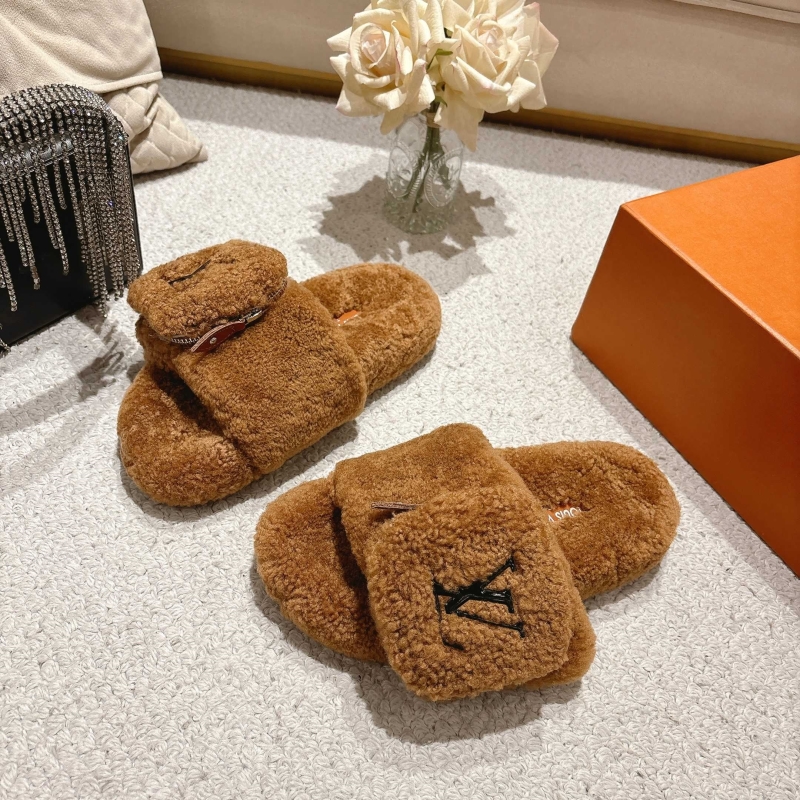 l0vis Vvtt0n slippers